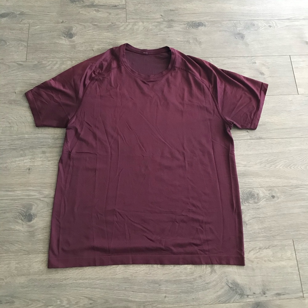 Lululemon Men’s Metal Vent Shirt Burgundy XL